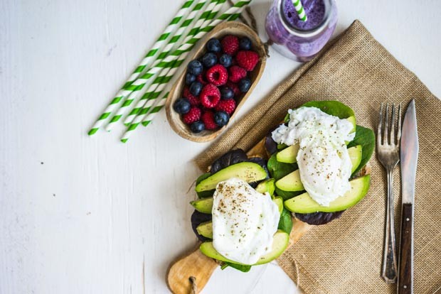 Veja alguns alimentos que ajudam a queimar gordura para incluir no café da manhã.