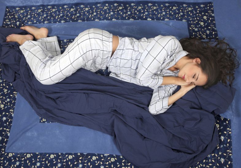 Se você tem acordado mais cansada do que quando foi dormir, siga as nossas dicas para levantar revigorada – mesmo que bem cedo!